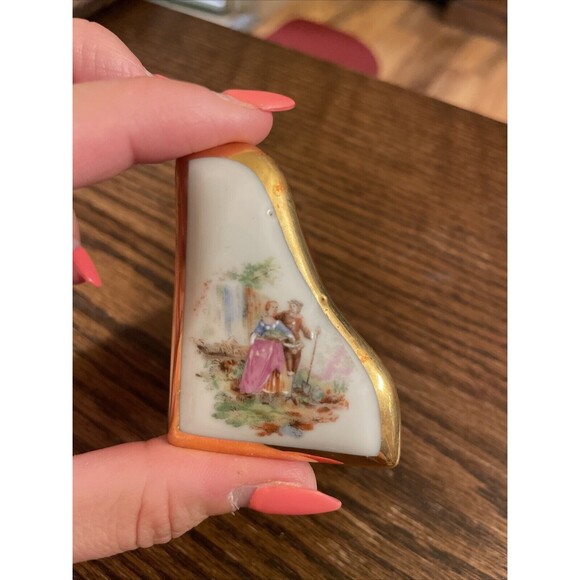 Vtg LIMOGES FRANCE Mini Porcelain PIANO Courting Couple Trinket Box antique - Picture 3 of 10